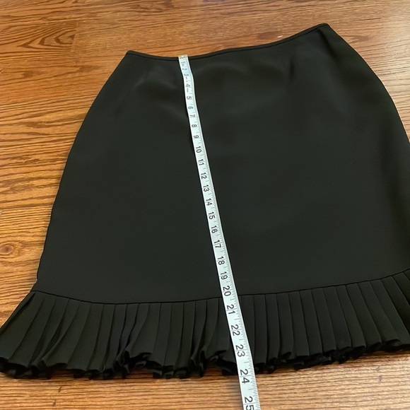 Evan-Picone  Women’s Black Pencil Skirt PLEATED HEM size 6P like new! - Picture 10 of 12